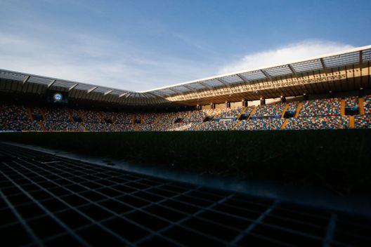 此外, 处理看台突