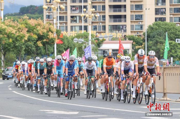 江源头三百, 中新社记者, src